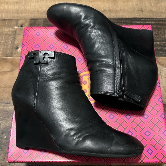 Tory Burch 'Lowell' Wedge Bootie - Picture 3 of 10